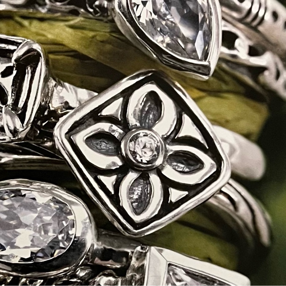 Silpada .925 Sterling Silver Belle Fleur Flower Stacking Ring. R2465. Size 7